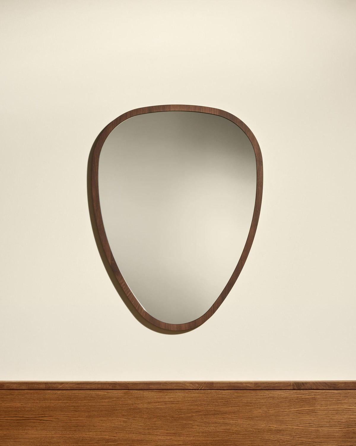 Miroir OVO en noyer Naturel